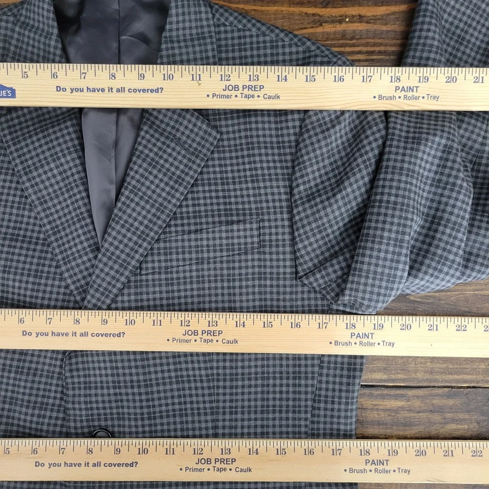 Stafford Men's‎ Sport Coat Blazer Two Button Gray Checked Plaid Poly Blend 36S